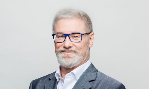 This is a photo of Prof. Lars-Hendrik Röller, ESMT Berlin.