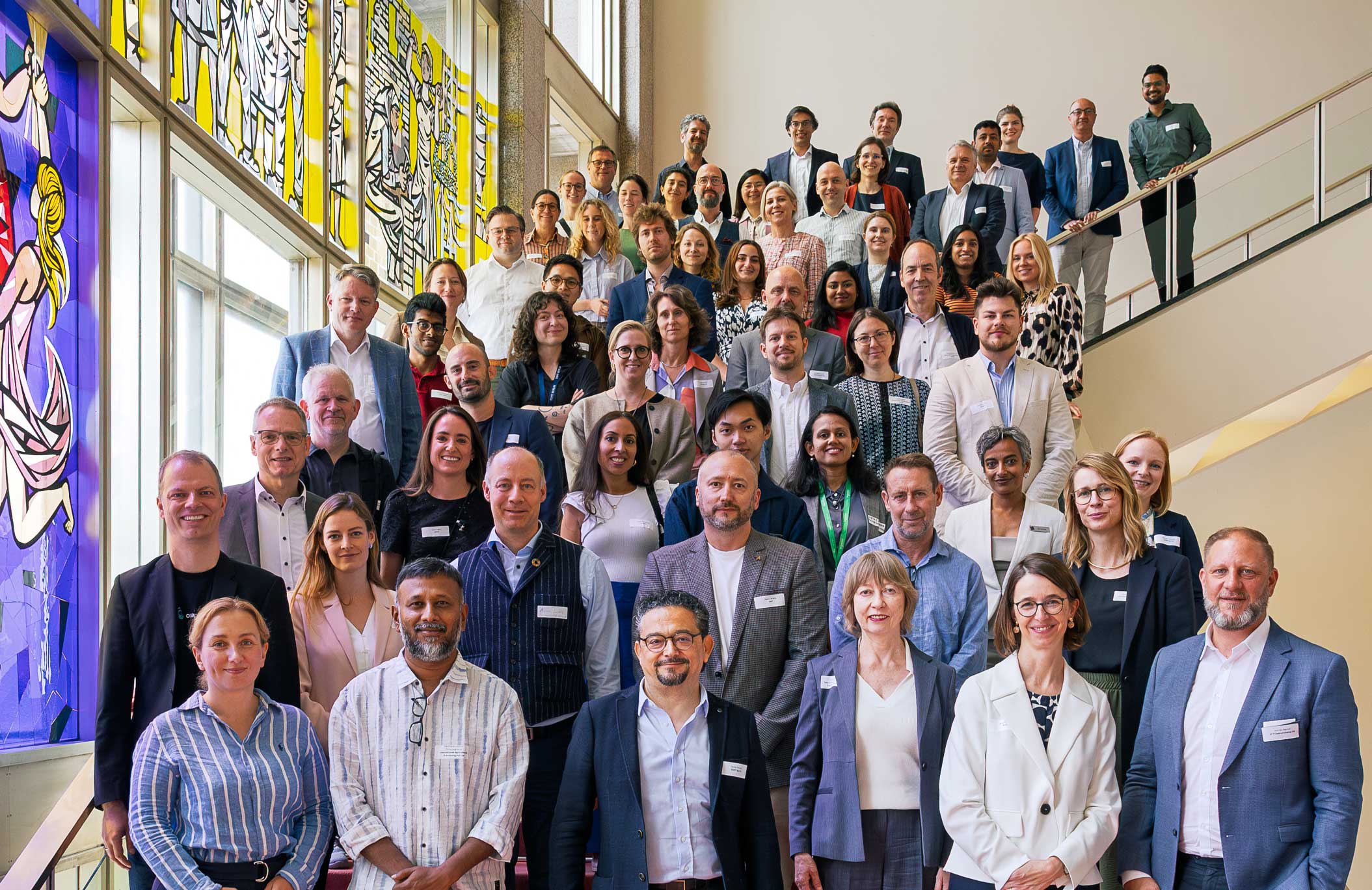 Group photo of the participants in the ESG Sustainable Business Roundtable, featuring representatives from business, academia, and other organizations.