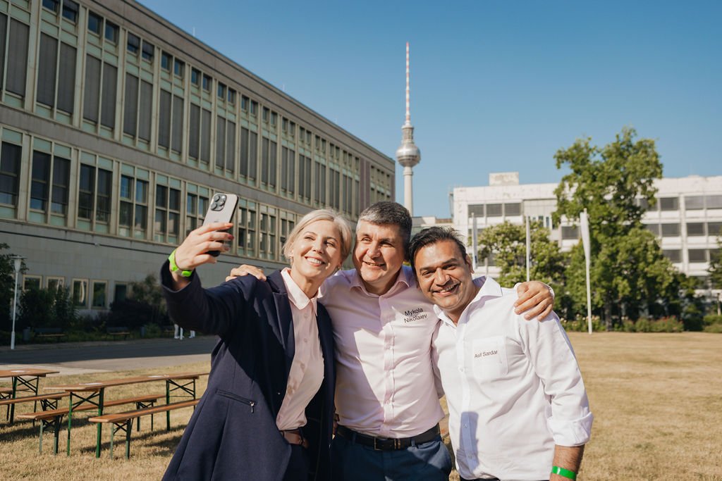 Justina Geneviciute (left) at the 2025 Annual Alumni Meeting