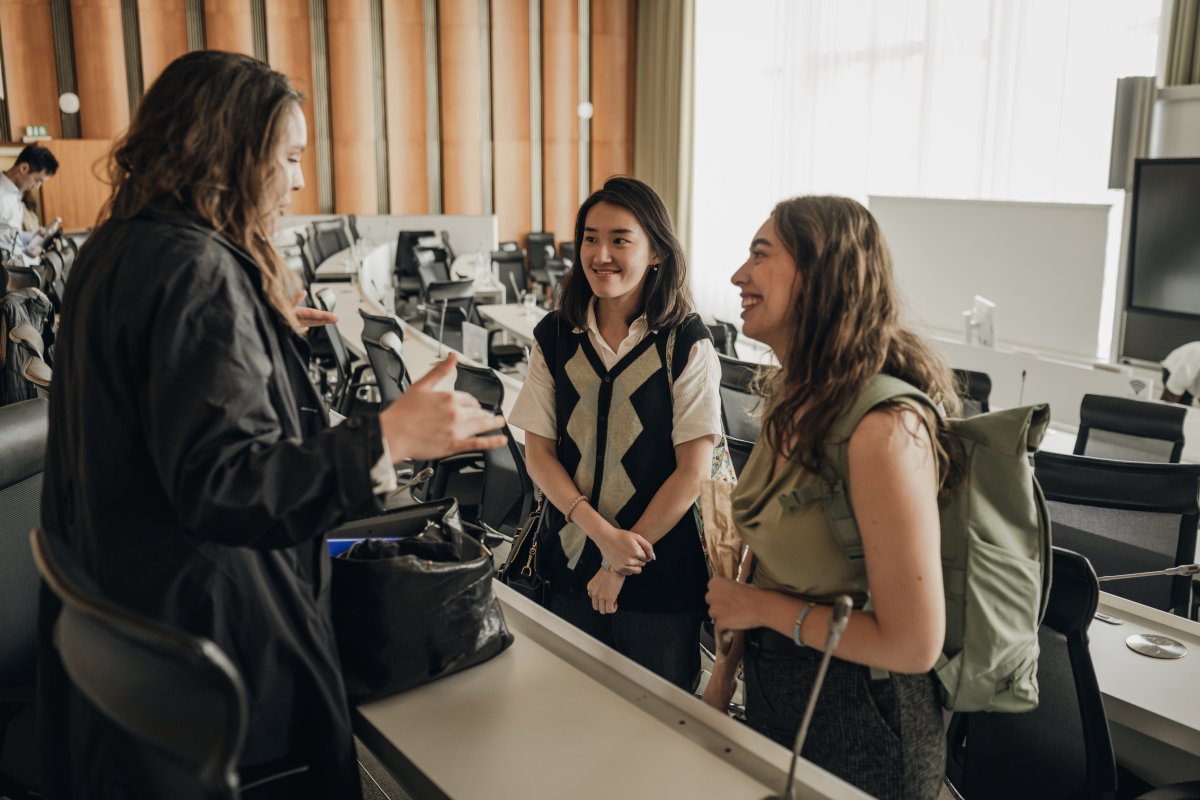Masters students at ESMT Berlin during a presentation