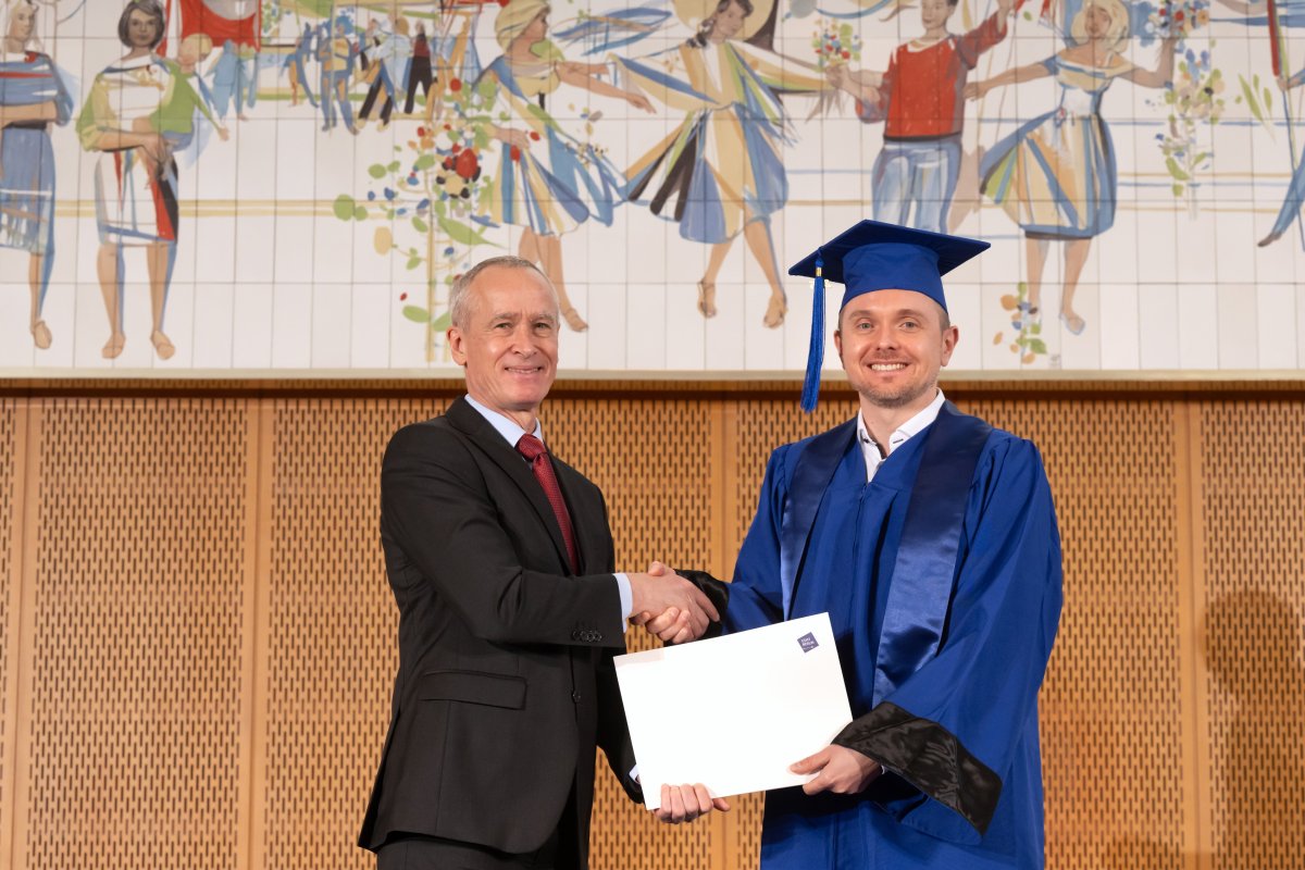 ESMT Berlin alum Jarek Kulik at his Global Online MBA graduation ceremony