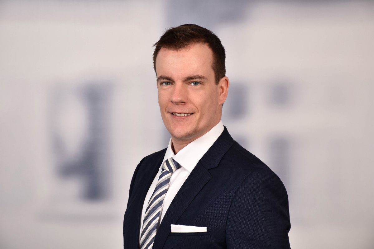 Portrait of ESMT Berlin Part-time MBA student Tim Krewerth