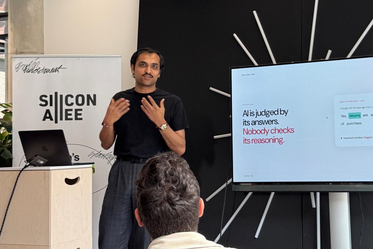 ESMT Full-time MBA alum Punit Thakkar presenting a pitch for an AI startup his team is helping incubate