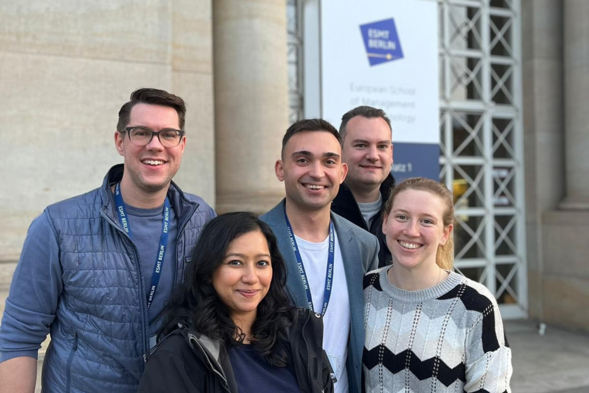 ESMT Berlin Part-time MBA students Pavel Seraphimov, Jan Zimmermann, Alessandra Sternberg and classmates standing outside the ESMT campus building