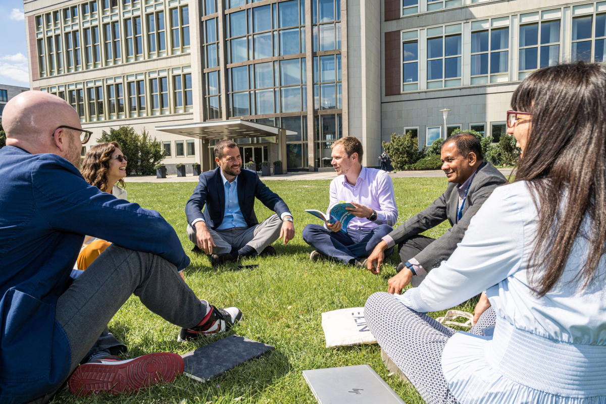 Group of ESMT EMBA students sitting in the garden