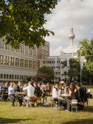 Students alumni garden