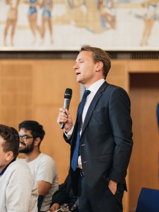 Guest posing question