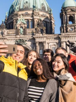 Students in front of Berliner Dom