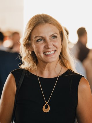 ESMT alumni in discussion