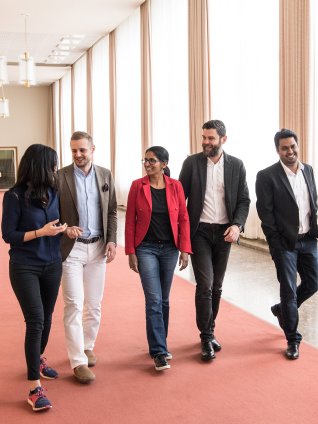 ESMT Executive MBA participants walking on campus