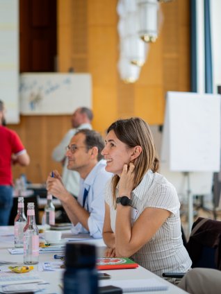An ESMT MBA student in a lecture with others during the Berlin Experience Week on campus