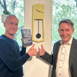 Christoph Burger and Jens Weinmann with their book "Leveraging Digital Innovation"