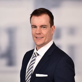 Portrait of ESMT Berlin Part-time MBA student Tim Krewerth