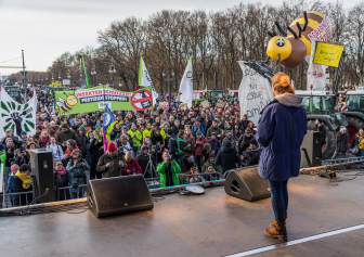 Myriam Rapior speaking in front of 20-30,000 activists