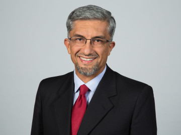 This is a photo of Guillermo Baquero, ESMT Berlin. 