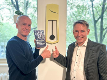 Christoph Burger and Jens Weinmann with their book "Leveraging Digital Innovation"