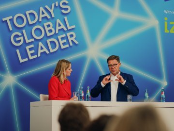 Stefan Grosch, Member of the Board of Management and Director of Industrial Relations at Robert Bosch GmbH, speaks to the ESMT Berlin community.