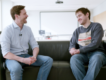 Image of Alexander Sainishvili, MIE student, and Tino Elgner, ESMT Director of Master Programs having a Q&A