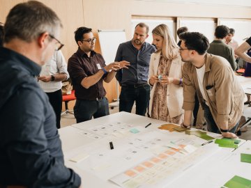 ESMT alumni in discussion