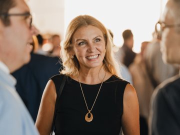 ESMT alumni in discussion