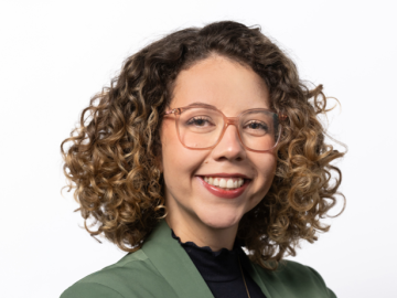 Portrait of ESMT Berlin Full-time MBA student Beatriz Sgobi