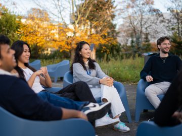 ESMT Berlin Master's students relax in the campus garden