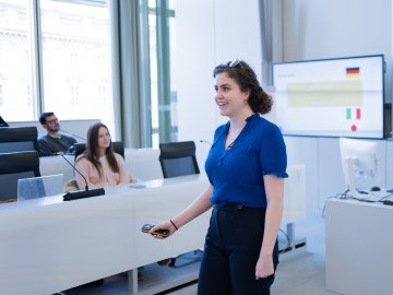ESMT Berlin Assistant Professor of Organizational Behavior, Julia Langdon, in a lecture