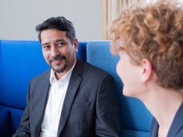 Man and woman having a conversation in the ESMT classroom