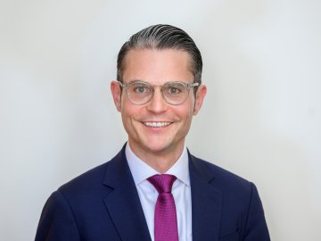 This is a photo of Michael Weber, ESMT Berlin.