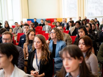 Students in the audience asking questions to career experts at the ESMT Berlin Career Fair 2026