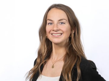Portrait of ESMT Full-time MBA student Jasmin Schubach