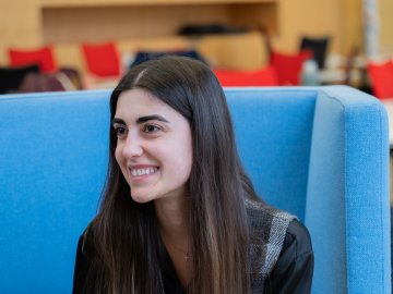 ESMT Berlin Part-time MBA student Sophie Khalil talking to her cohort on campus