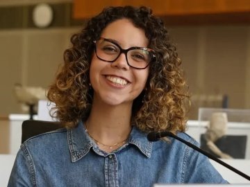 ESMT Berlin Full-time MBA student Beatriz Sgobi in a lecture hall
