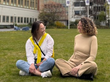 ESMT Berlin Full-time MBA students Beatriz Sgobi and Guinevere Blignaut, the student Community Coordinators