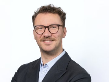 Portrait of ESMT Berlin Full-time MBA student Mehmet Kiraz 
