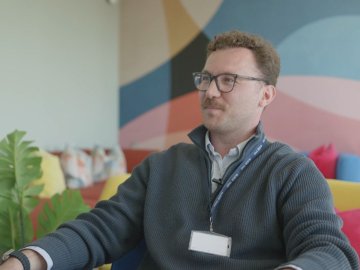 ESMT Berlin Full-time MBA student Mehmet Kiraz giving an interview to the camera