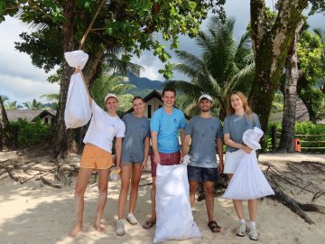 ESMT Berlin Master in Global Management students cleaning up a beach in Mahé with the Marine Conservation Society Seychelles (MCSS) 