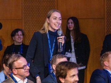 ESMT Berlin Master in Global Management student Sophie von Rohr asking a question at Berlin Global Dialogue