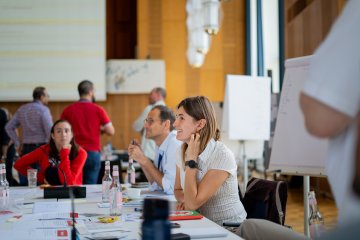 An ESMT MBA student in a lecture with others during the Berlin Experience Week on campus