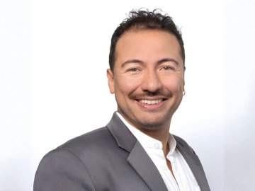 Portrait of ESMT Berlin Full-time MBA student Martín Leal