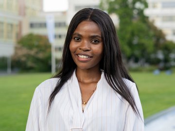Portrait of ESMT Berlin Global Online MBA student Joan Mwaniki 
