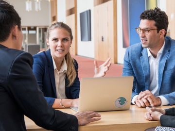 MBA_students_on_campus