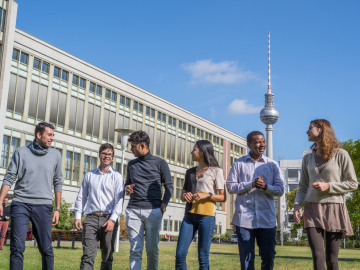 ESMT Berlin, garden, students
