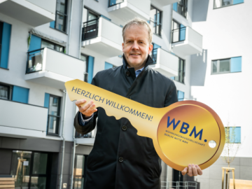 Georg Garlichs, CFO at ESMT Berlin, infront of the student appartments