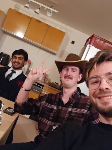 A photo of ESMT Berlin master's student Alexander Berner with friends from class