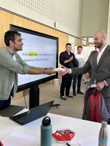 Punit Thakkar meeting people at the Club Fair campus event