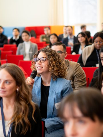 Students in the audience asking questions to career experts at the ESMT Berlin Career Fair 2026