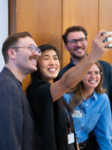 A group of MBA students taking a selfie together at the ESMT Berlin Career Fair 2026