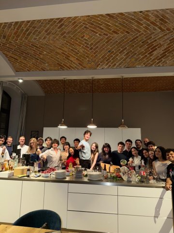 Master in Innovation and Entrepreneurship student Valentina Vergara Stange and her cohort making tacos together