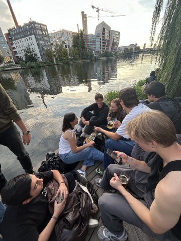 ESMT Master in Innovation and Entrepreneurship student Valentina Vergara Stange and friends spending time by the Spree in Berlin